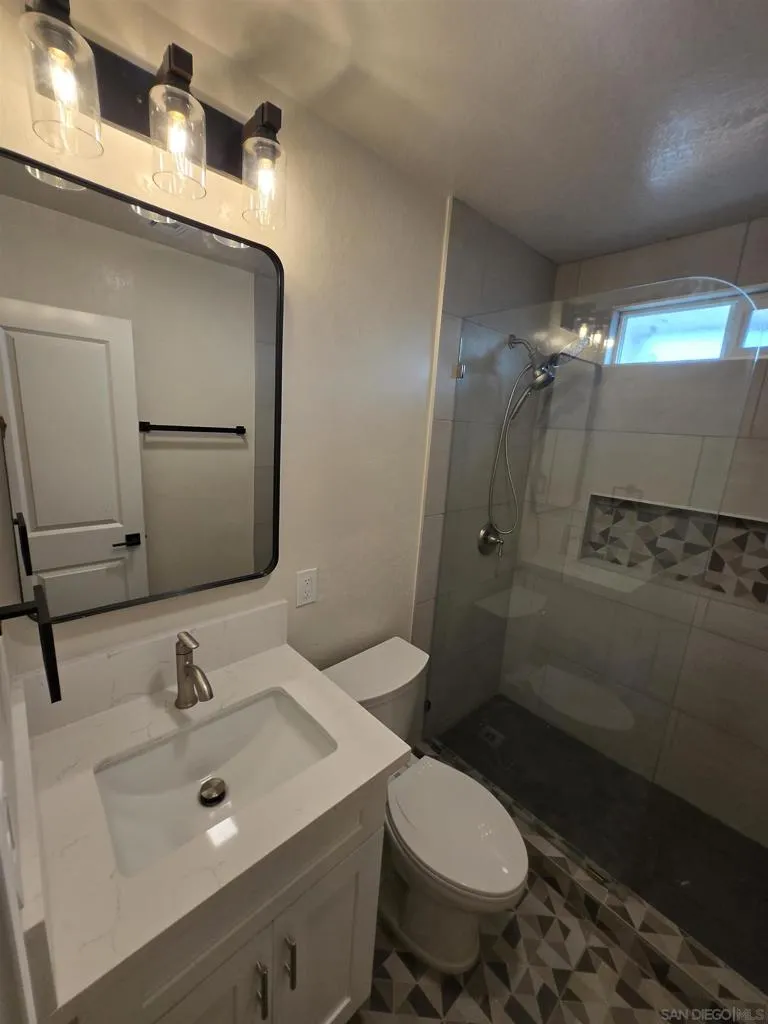 2132 E 5th ST National City, CA 91950