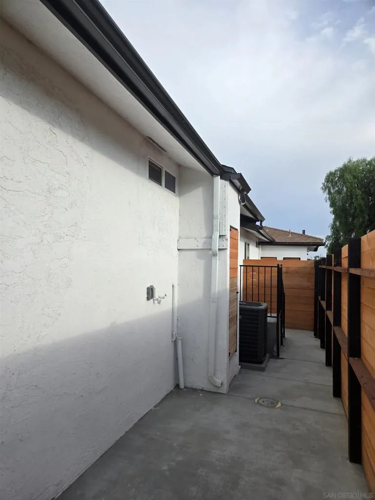 2132 E 5th ST National City, CA 91950