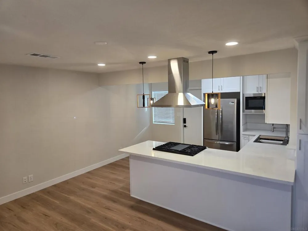 2132 E 5th ST National City, CA 91950