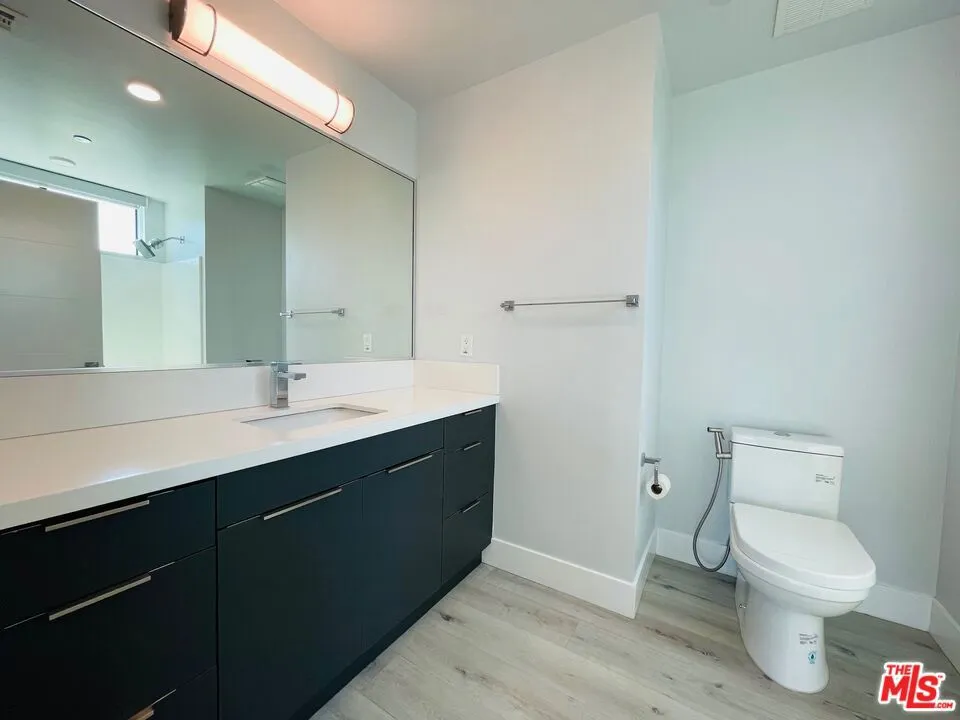 14612 Calvert Street #301 Van Nuys, CA 91411