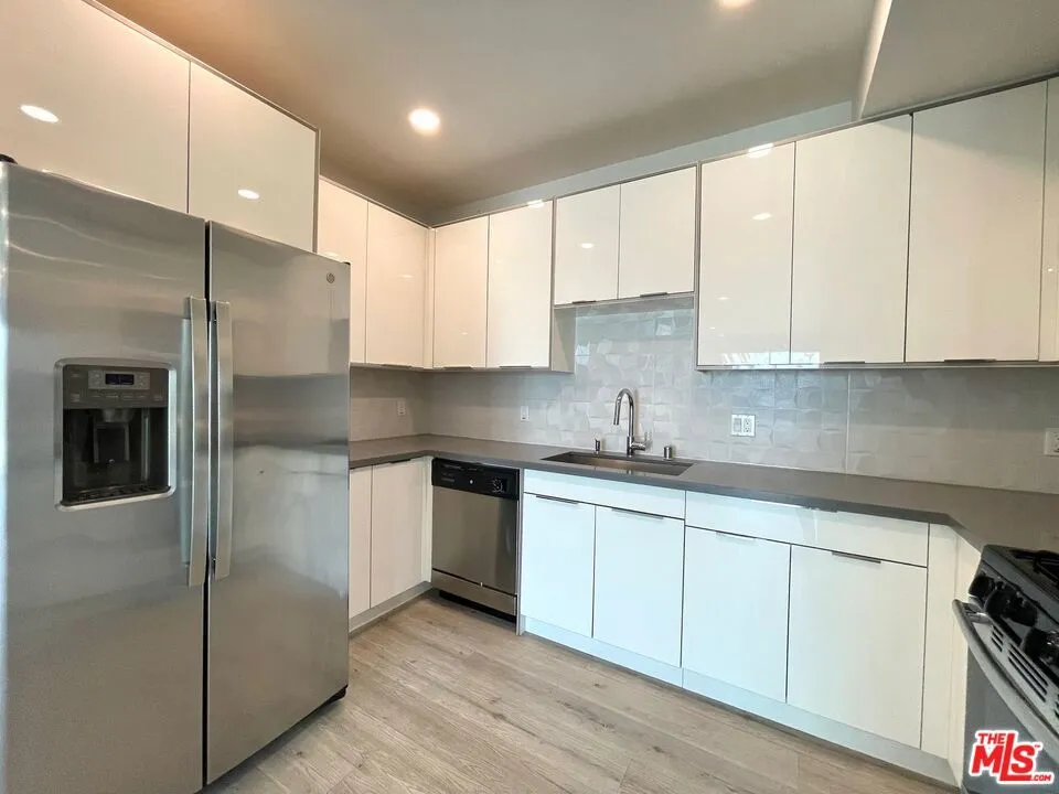 14612 Calvert Street #301 Van Nuys, CA 91411