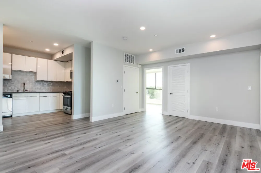 14612 Calvert Street #301 Van Nuys, CA 91411