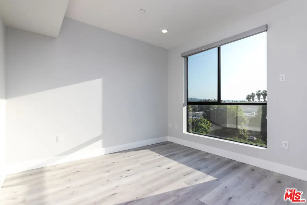 14612 Calvert Street #301 Van Nuys, CA 91411