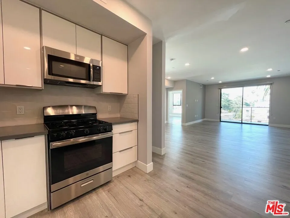 14612 Calvert Street #301 Van Nuys, CA 91411