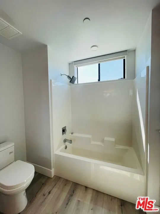 14612 Calvert Street #301 Van Nuys, CA 91411