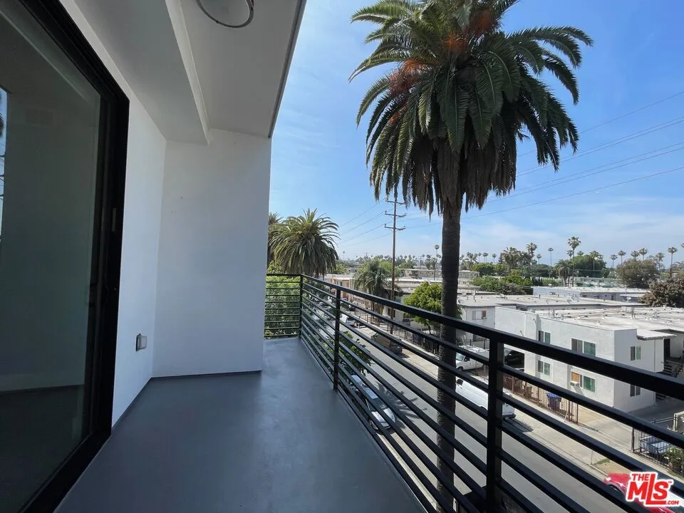14612 Calvert Street #301 Van Nuys, CA 91411