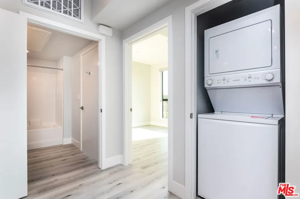 14612 Calvert Street #301 Van Nuys, CA 91411