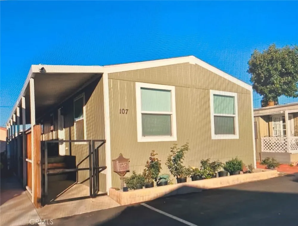 7560 Woodman #107 Van Nuys, CA 91405