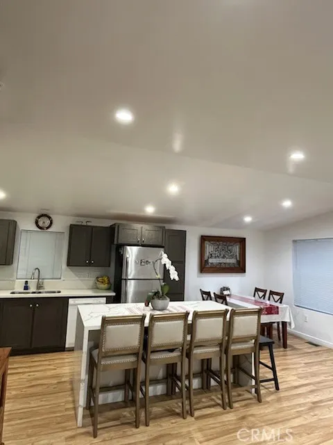 7560 Woodman #107 Van Nuys, CA 91405