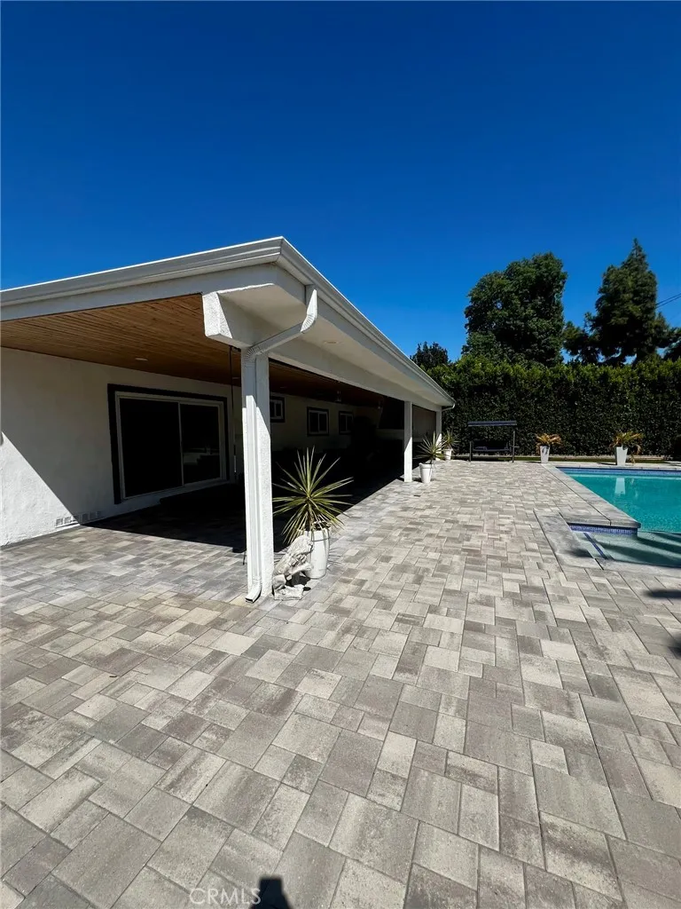17170 Vintage Street Northridge, CA 91325