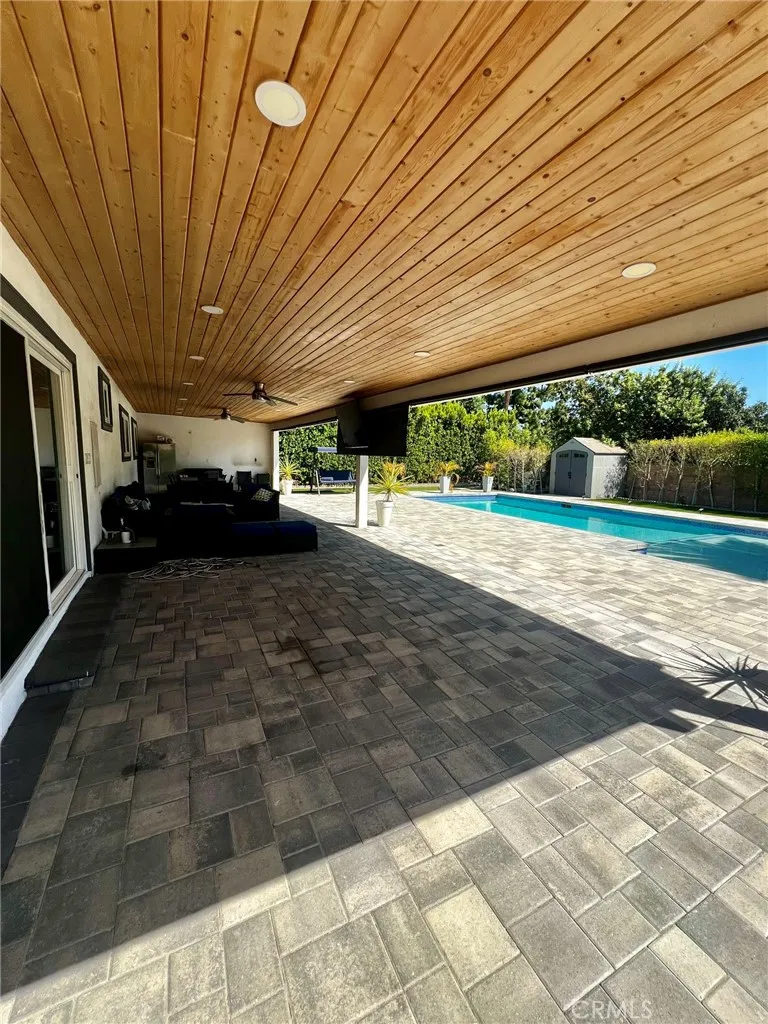 17170 Vintage Street Northridge, CA 91325