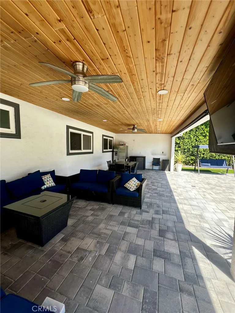 17170 Vintage Street Northridge, CA 91325