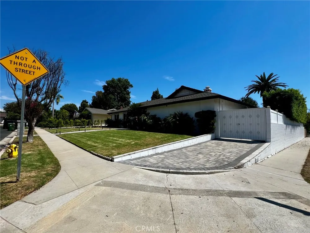 17170 Vintage Street Northridge, CA 91325