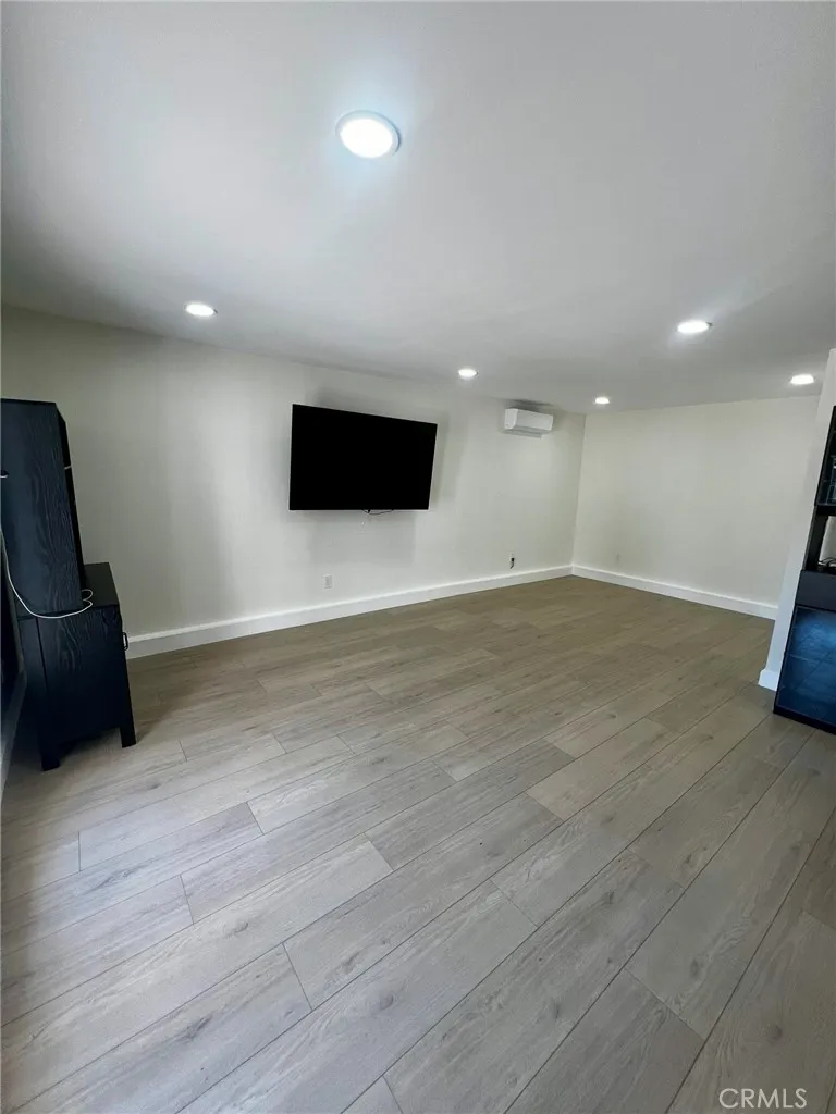 17170 Vintage Street Northridge, CA 91325