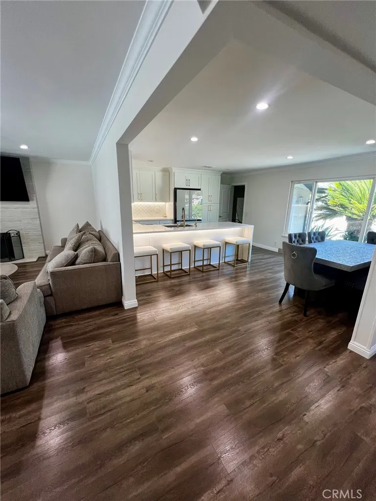 17170 Vintage Street Northridge, CA 91325