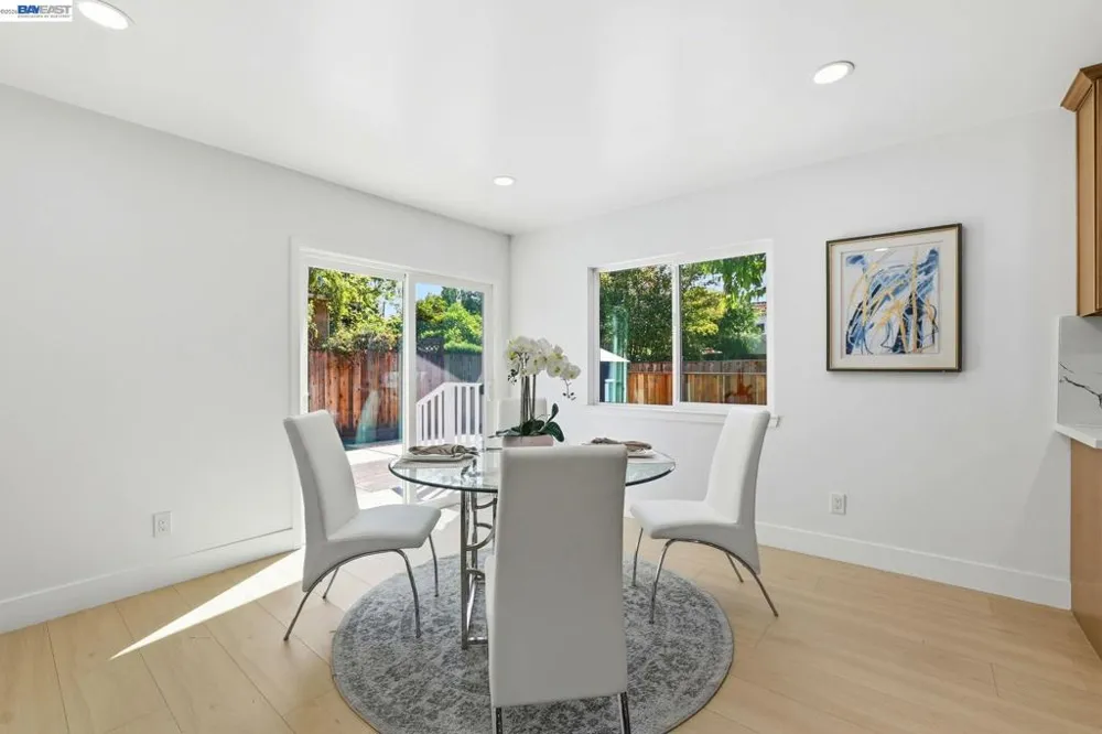 1913 W Middlefield Rd Mountain View, CA 94043