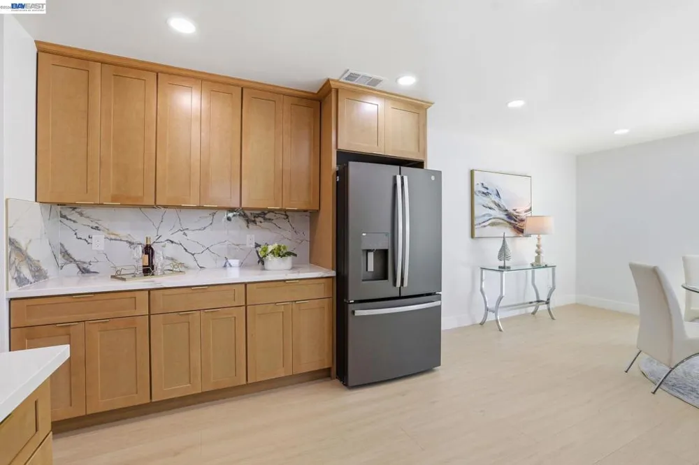 1913 W Middlefield Rd Mountain View, CA 94043