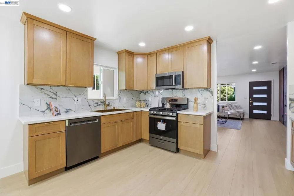 1913 W Middlefield Rd Mountain View, CA 94043