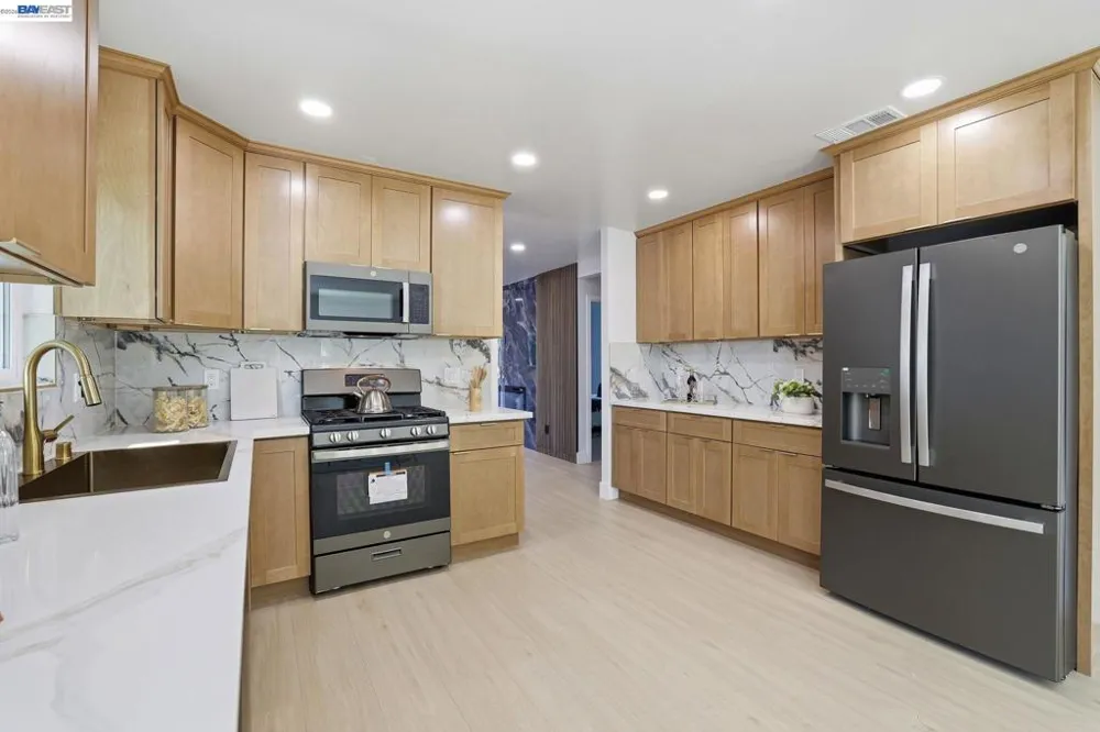 1913 W Middlefield Rd Mountain View, CA 94043