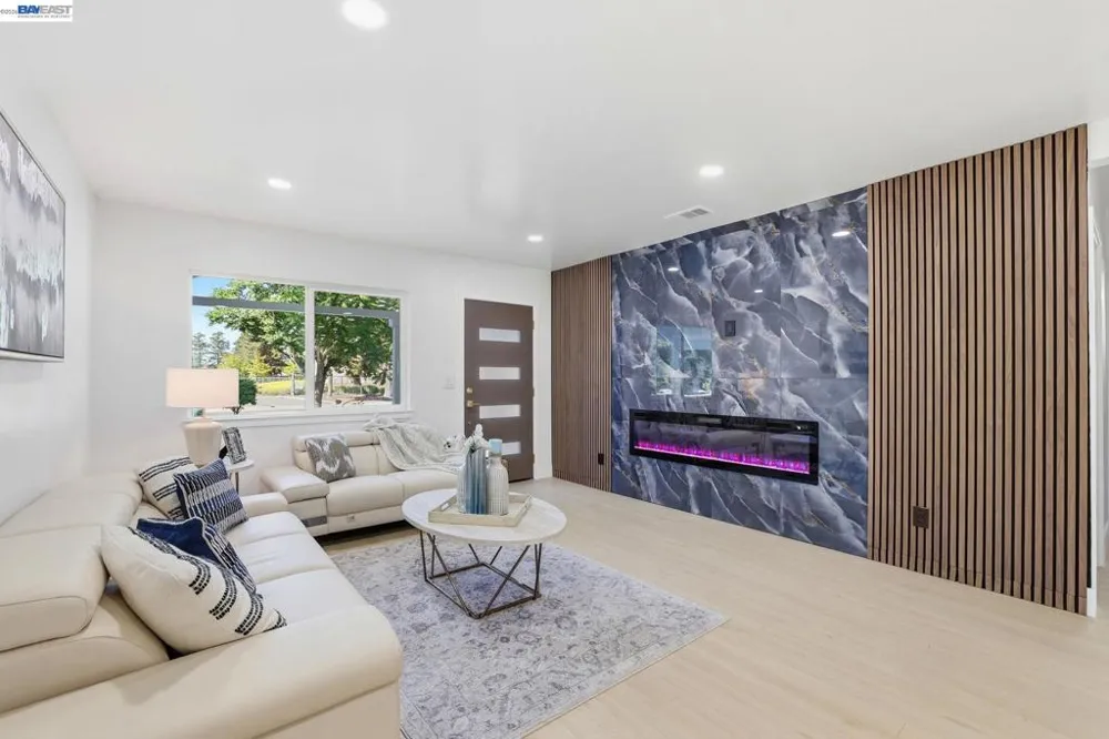 1913 W Middlefield Rd Mountain View, CA 94043