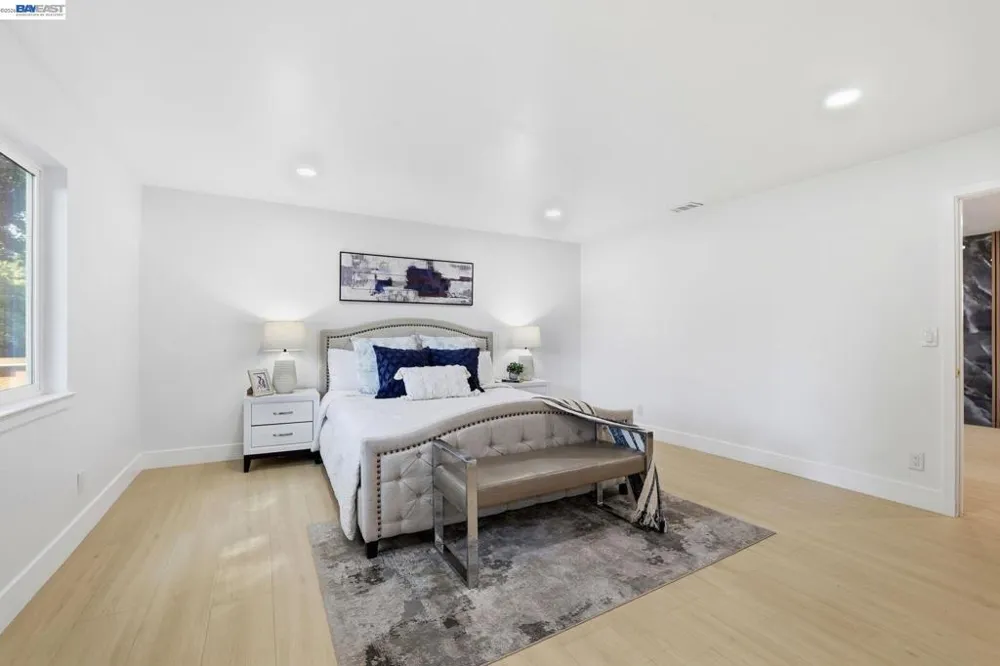 1913 W Middlefield Rd Mountain View, CA 94043