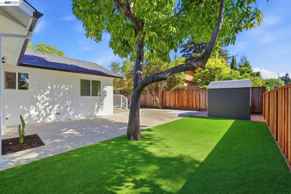 1913 W Middlefield Rd Mountain View, CA 94043