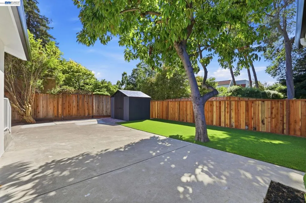 1913 W Middlefield Rd Mountain View, CA 94043