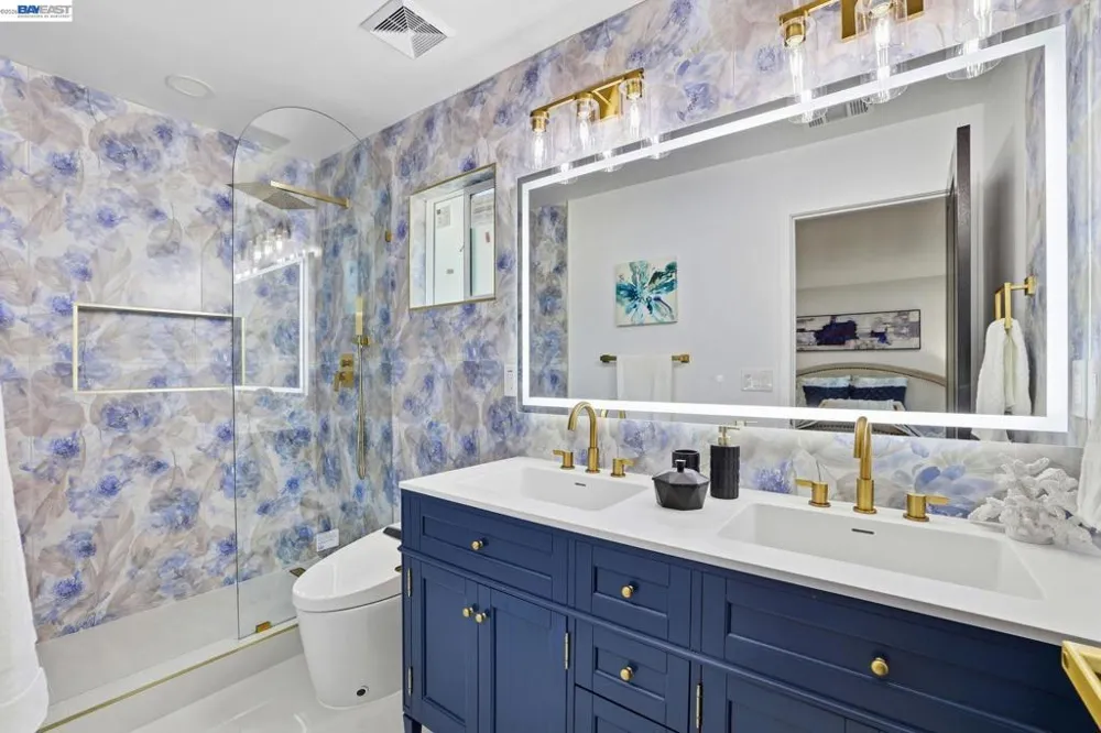 1913 W Middlefield Rd Mountain View, CA 94043