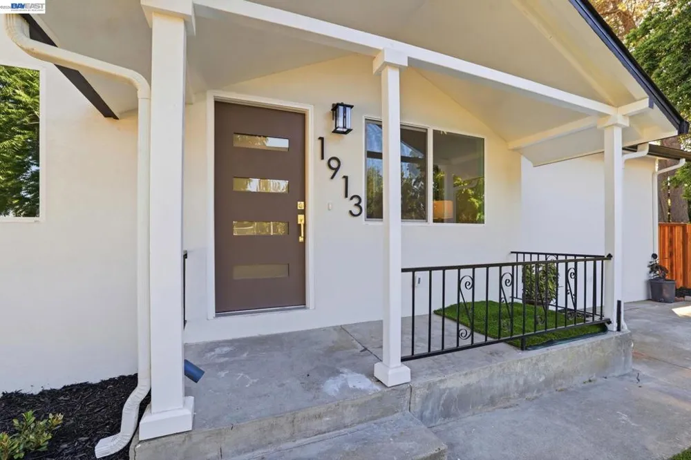 1913 W Middlefield Rd Mountain View, CA 94043