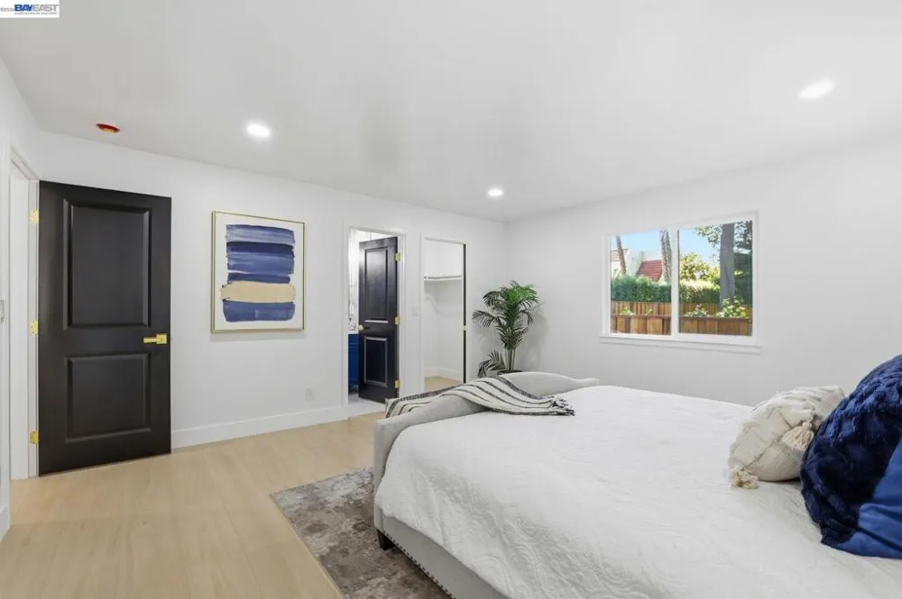 1913 W Middlefield Rd Mountain View, CA 94043