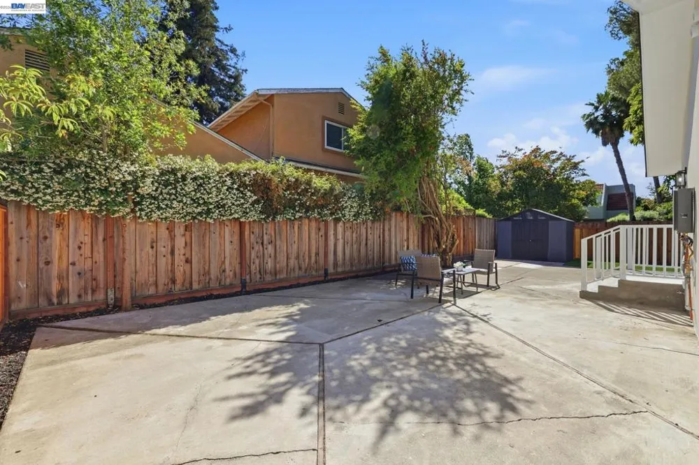1913 W Middlefield Rd Mountain View, CA 94043