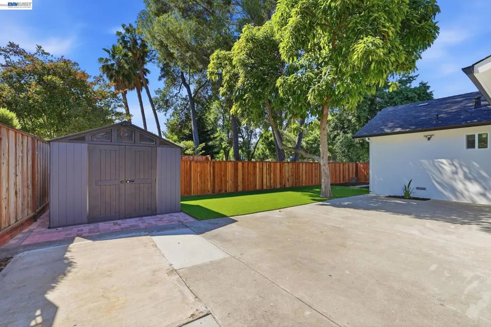 1913 W Middlefield Rd Mountain View, CA 94043