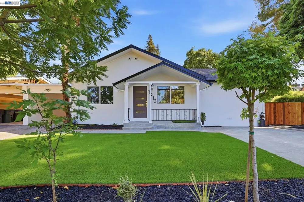 1913 W Middlefield Rd Mountain View, CA 94043