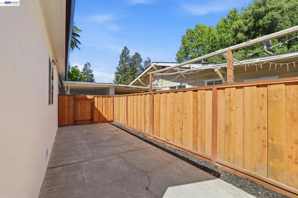 1913 W Middlefield Rd Mountain View, CA 94043