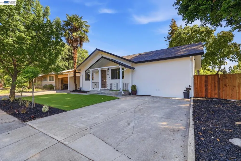 1913 W Middlefield Rd Mountain View, CA 94043