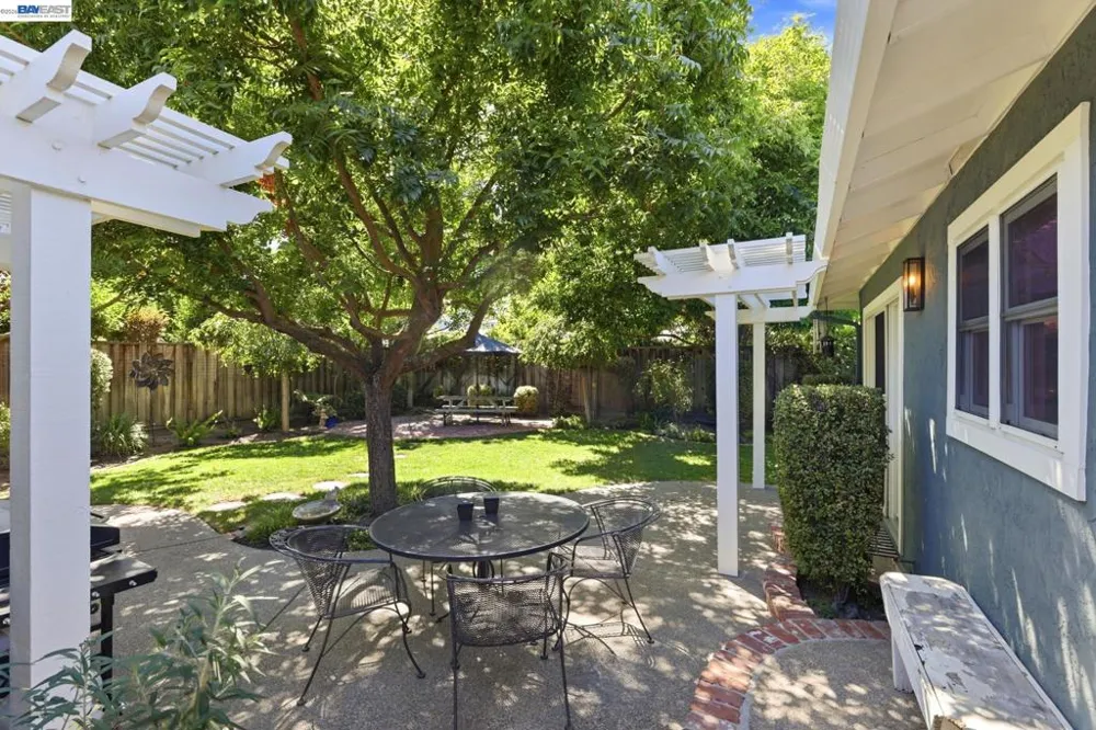 1712 Beachwood Way Pleasanton, CA 94566
