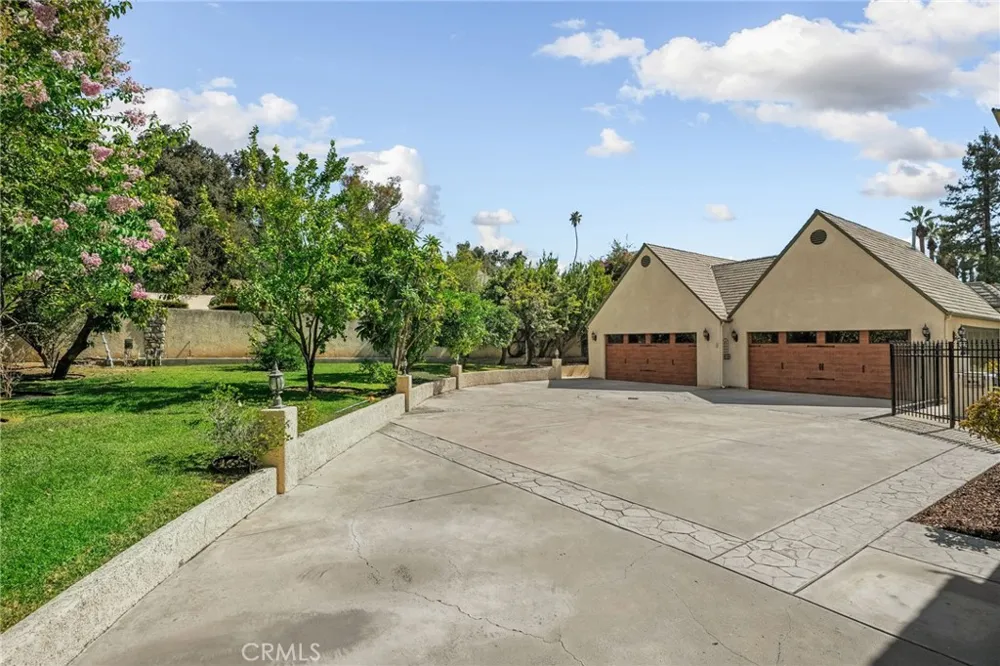 731 W Highland Avenue Redlands, CA 92373