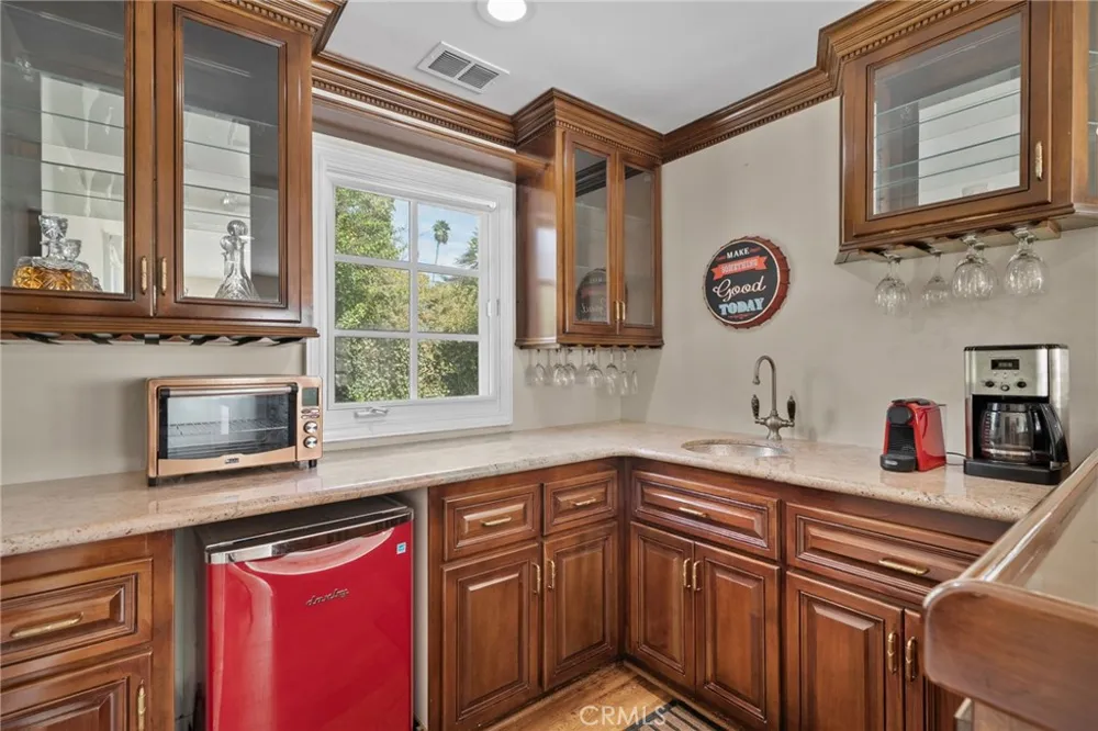 731 W Highland Avenue Redlands, CA 92373