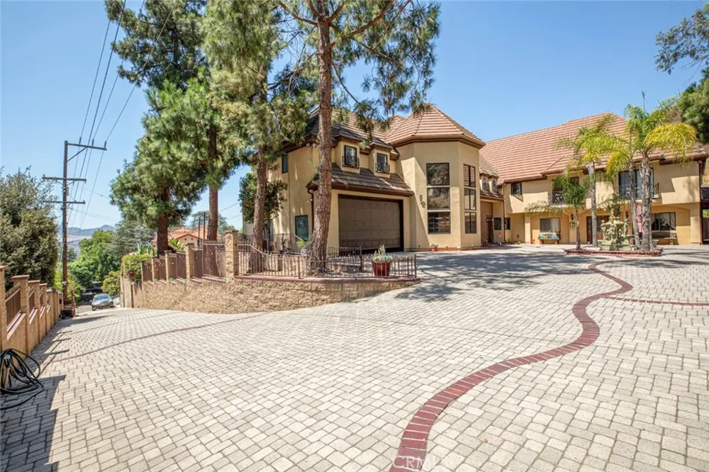 1663 Vista Glendale, CA 91201