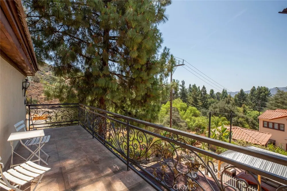 1663 Vista Glendale, CA 91201