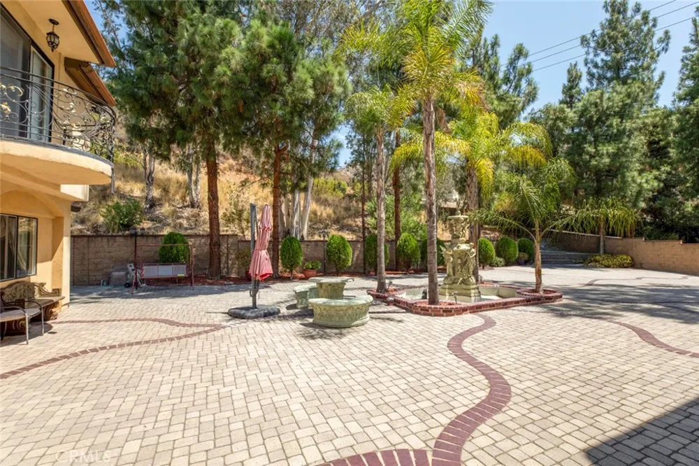 1663 Vista Glendale, CA 91201