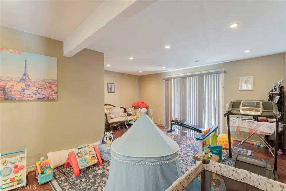1663 Vista Glendale, CA 91201