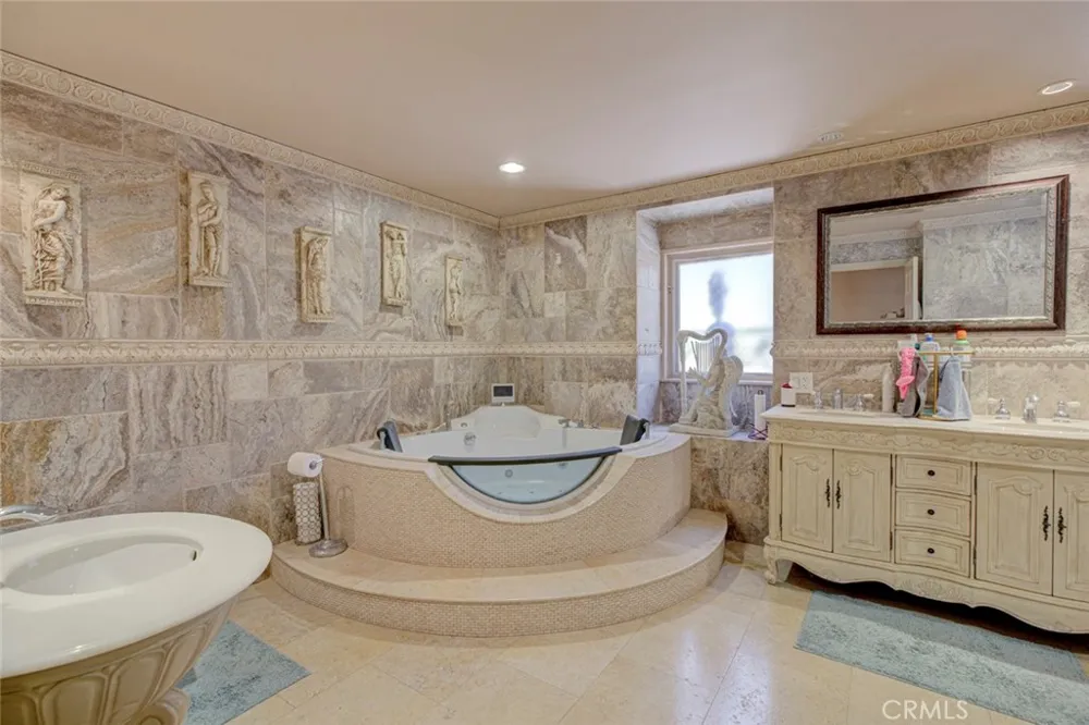 1663 Vista Glendale, CA 91201