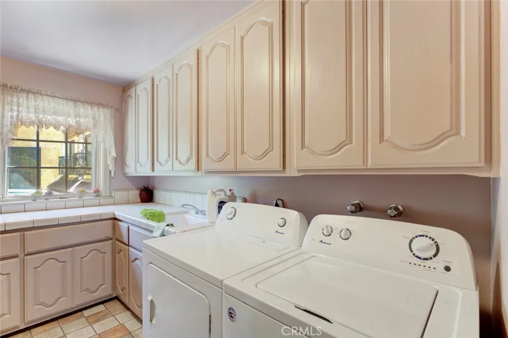 1663 Vista Glendale, CA 91201
