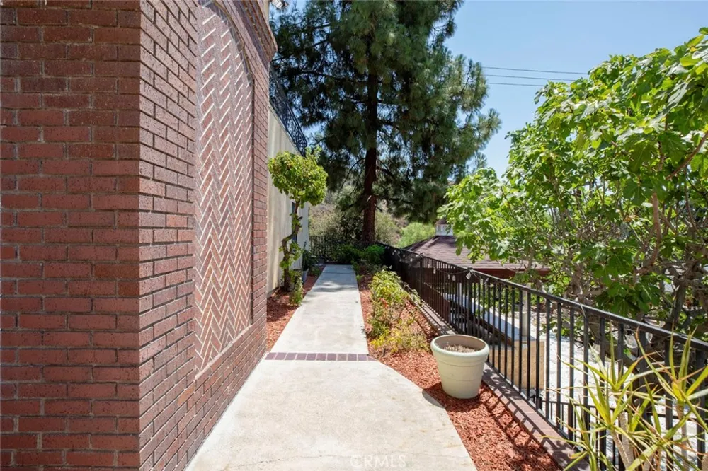 1663 Vista Glendale, CA 91201