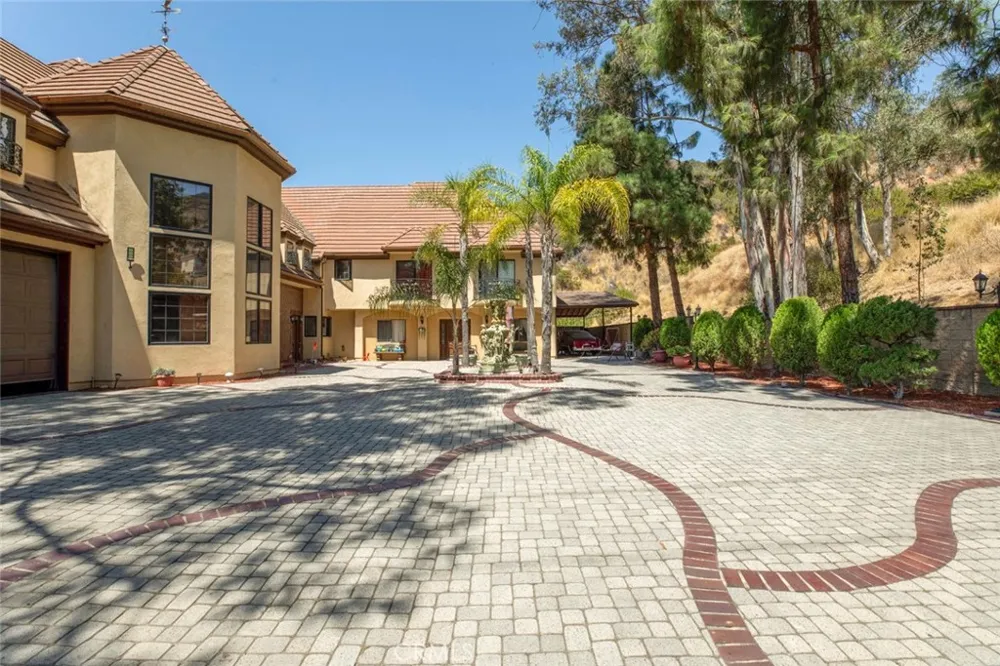 1663 Vista Glendale, CA 91201