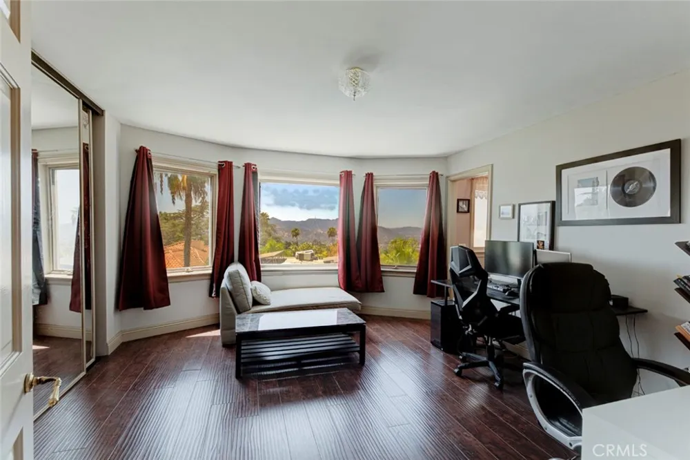 1663 Vista Glendale, CA 91201