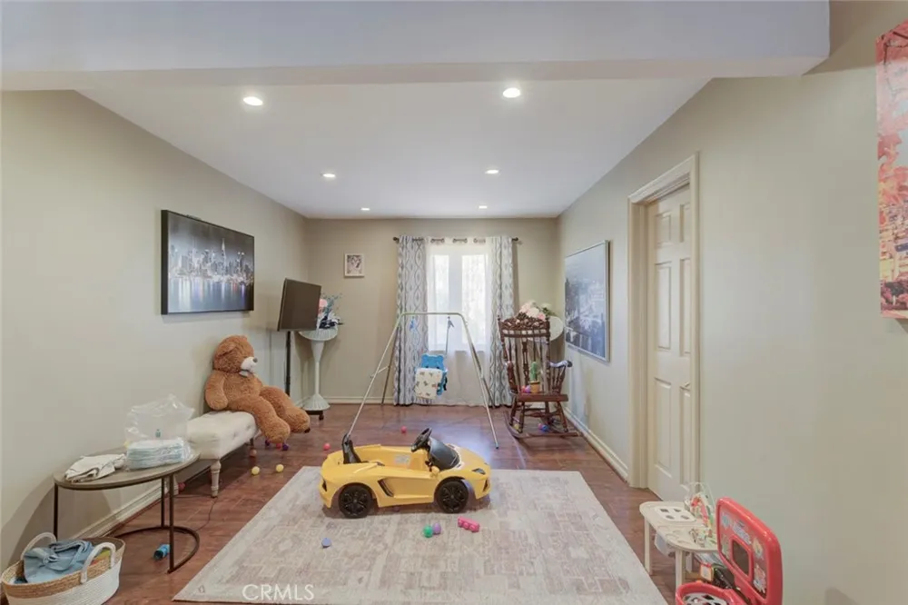 1663 Vista Glendale, CA 91201