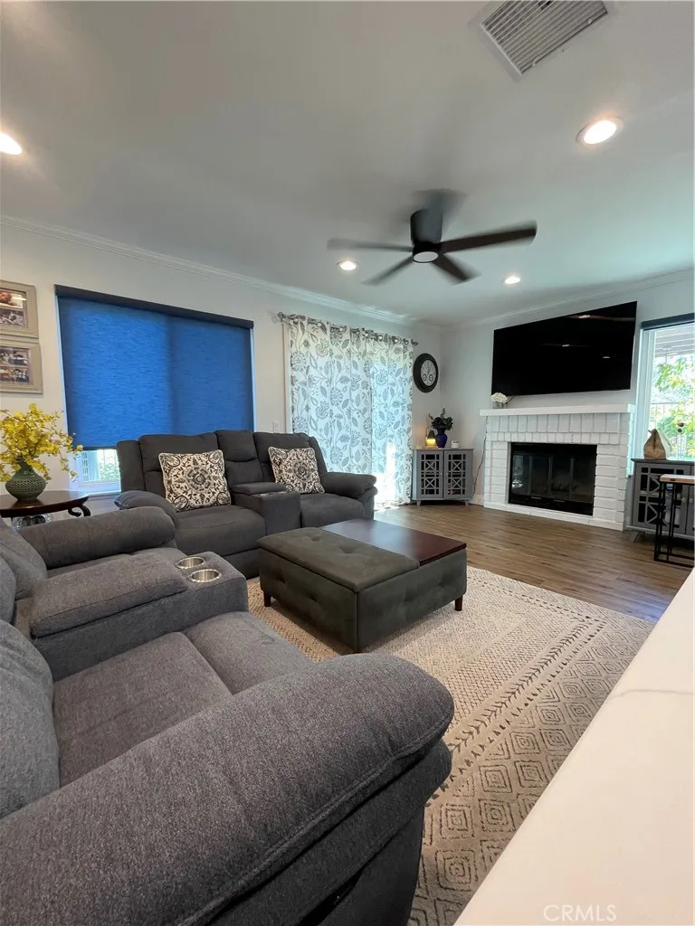 6097 E Montefino Anaheim, CA 92807