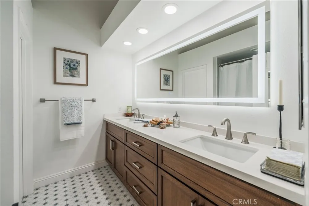 6097 E Montefino Anaheim, CA 92807